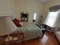 Nottingham Turret Rm w Queen Bed, Near UVaWise & Main St,  Private Detached Bath