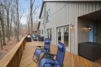 Wooded Lakeside Adventure, Walk to Dock, 4 Kid Kayaks, Screened Porch, Ping Pong