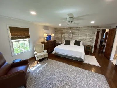 Original Family Farmhouse just 2 mins off I-26 & 8 mins from d-town Spartanburg! 모닝사이드 뱁티스트 처치 주변 호텔
