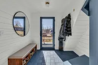 Modern 4 Bedroom A-Frame on 21 Private Acres Hotels in Ooltewah