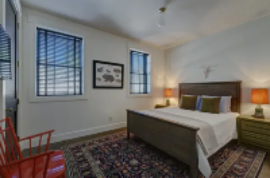 SIMPLY THE BEST SPOT IN HIGHLANDS. 1 BLOCK TO MAIN STREET!