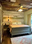 Secluded 2 Bedroom Cabin 12 miles from the Square and Ole Miss Campus