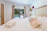 Luxury Villa W/ Pool, Concierge, Yacht and Chef Services!