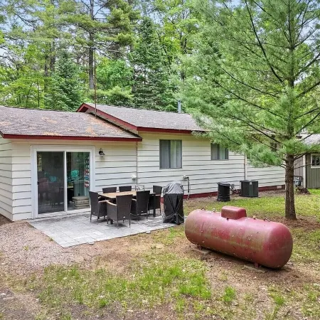 Charming 3-bedroom house with AC, WiFi, 🏓Ping-Pong, Foosball,🔥Firepit,🍔 Grill Отели в г. Джерриш Тауншип