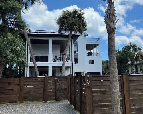 Suite B - 3 Minutes Walk to Center of Folly Beach, Across from Beach -1 Room Hotels in Folly Beach