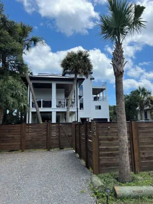Suite B - 3 Minutes Walk to Center of Folly Beach, Across from Beach -1 Room