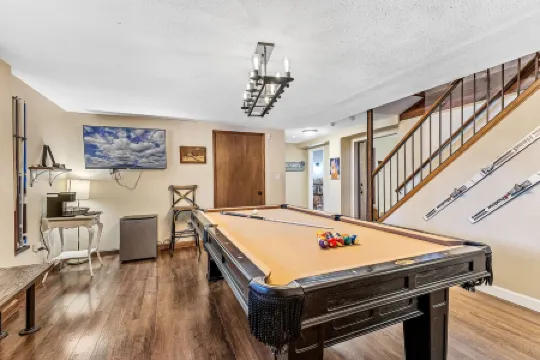 Cozy 5 Br 4BA Cabin Pool Table Game Rm 2.5 Acs BBQ Dogs on Way to Grand Canyon