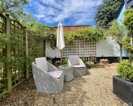 A Spacious, Modern & Contemporary Loft Space