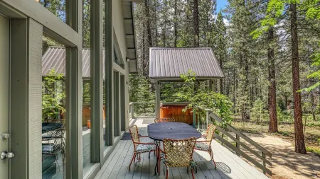 Ponderosa Pine Escape