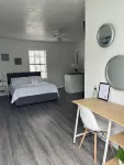 Private guest studio in the heart of orlando. Hôtels à proximité de : Spectrum Stadium