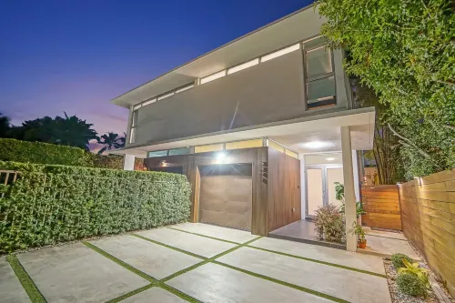 Pool, BBQ, & Centrally Located!