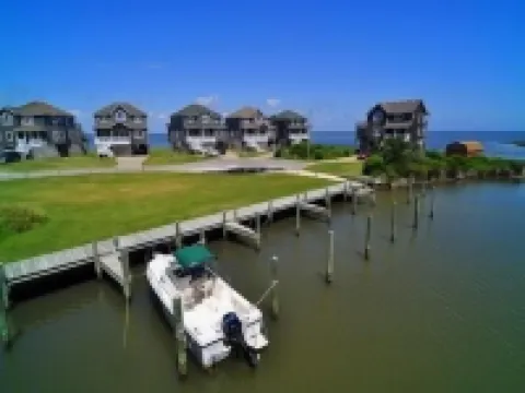EAST WIND is lovely SOUND FRONT home in the mecca for windsurfing on HI