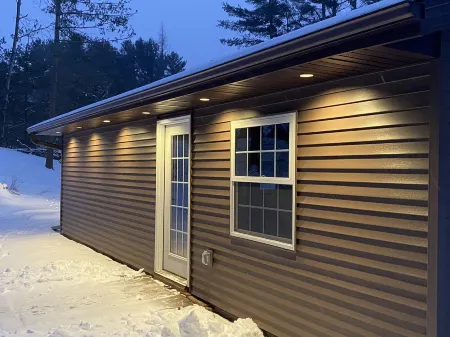 Newly Renovated Cabin (dog friendly) Отели в г. Lincoln County