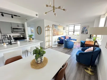 Luxury 2BR-1BA - 10 min to NYC - Elevator - Laundry - Gym - Roofdeck - Hoboken Отели рядом с достопримечательностью «Технологический институт Стивенс»