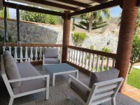 Villa with private pool, 800 m² plot, mountain and sea views