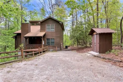 Legacy Lodge Cabin-Various Sept. Discounts Near Helen,GA Private Hot Tub,Tubing Các khách sạn gần Anna Ruby Falls