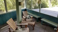 The Treehouse:Treeline View, Screened Porch, Private Balcony Hotel di Melbourne Village