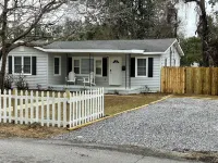 Charming Coastal Cottage near beach sleeps 8