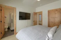 Brand New Beautiful Townhouse! Views and Pickleball