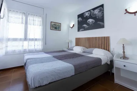 FIRST SEA LINE Отели рядом с достопримечательностью «Alfolí Museu de L'Escala»