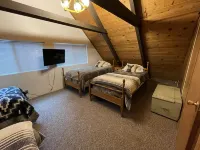 黑熊小屋度假屋 ~ 可通往私人湖泊! 配有供暖和空調 阿諾德住宿飯店