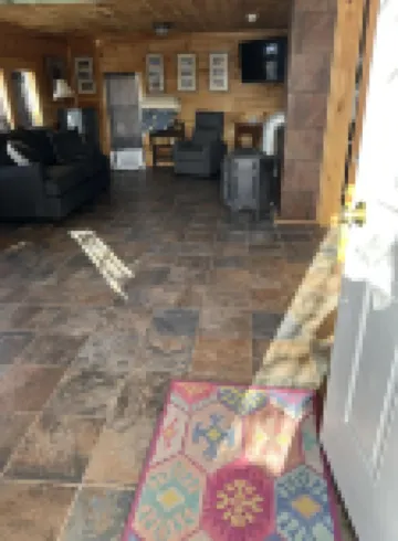 Cozy 1 bedroom cabin a few steps from Gardner Lake