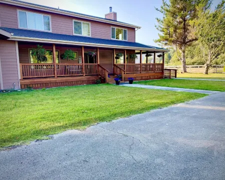 FARM HOUSE ON ACREAGE IN THE REDWOODS