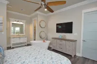 BEACH HANSON 1 New Construction with private pool and hot tub.