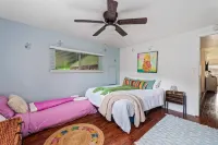 Sunny Fall Getaway: Waterfront Springs Retreat with Kayaks/ Fire Pit /Huge Yard