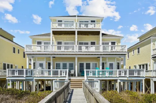 Beachfront • Pvt Hot Tub & Heated Pool + Elevator