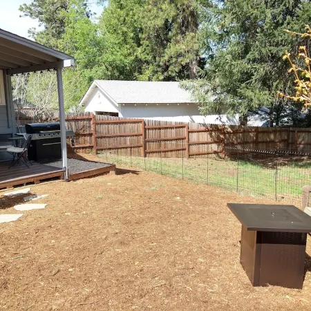 No Cleaning Fee! Whole House and Yard! Short Walk to Downtown and Fairgrounds!