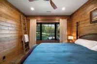 Cedar Cove Cabin, Private Beach near Galena
