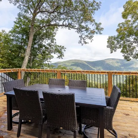 Incredible Mountain Views - Modern Four Bedroom Home - Five Minute Walk to Slope