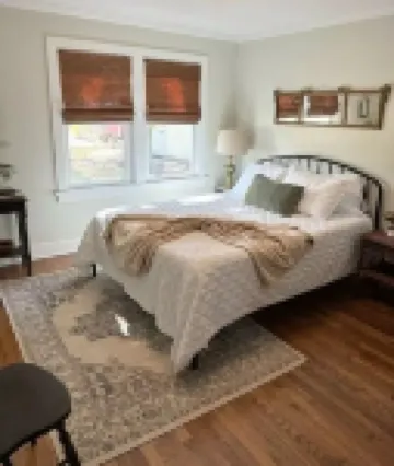 Crabapple Cottage     Your cozy temporary home