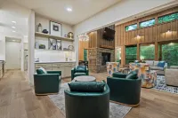 Hot Tub, Fire pit, Games, Crystals, Hiking & More-Lake Ouachita's Luxury Retreat