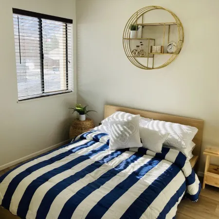Cozy Freshly remodeled 1B/1B Retreat close to Main