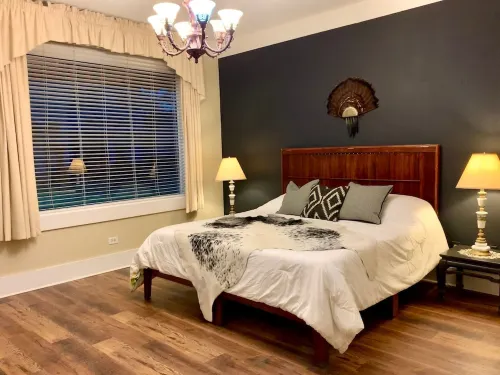 Artsy pet-friendly king room/historic railroad inn فنادق في Cowan