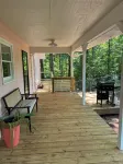 Perfectly Pink & Cozy 2-bedroom cabin in charming Waverly Hall