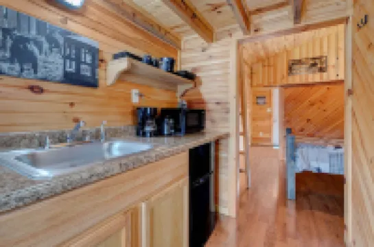 Handcrafted Cabin in Rrg • Pet Friendly• Fire Pit