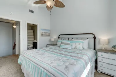 ONE BLOCK from the beach! Weekly and monthly discounts offered.