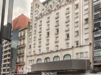 Broadway Hotel & Suites Hotels near Opera Theatre