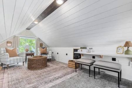 New Downtown Cottage Отели рядом с достопримечательностью «Сторибук Айленд»