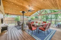 Backyard Oasis + Fire Pit, Near Downtown Dallas - Jacuzzi