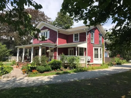 Gorgeous Historical 6 bdrm House close to vineyards and breweries,