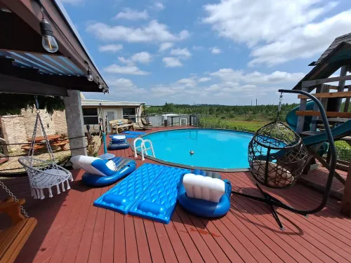 Serene Escape Villa: Pool, Hot Tubs, Games, Sauna, & Steam Room & much more fun!