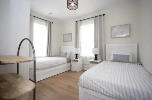 Newly remodeled 2 bdr apt, 1.5 block to the beach