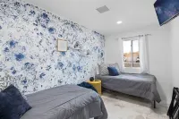 Heated Pool-Spa, Mini Golf, Fire Pit, Game Room, Stunning Views, and More!