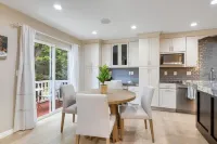 Renovated Modern Townhome in the heart of Holladay