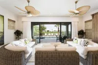 ORLANDO THEME HOME: EVERY ROOM IS A NEW ADVENTURE! WATERFRONT IN REUNION RESORT.