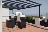 Luxury villa with private heated pool, WIFI, views of the sea and volcanoes